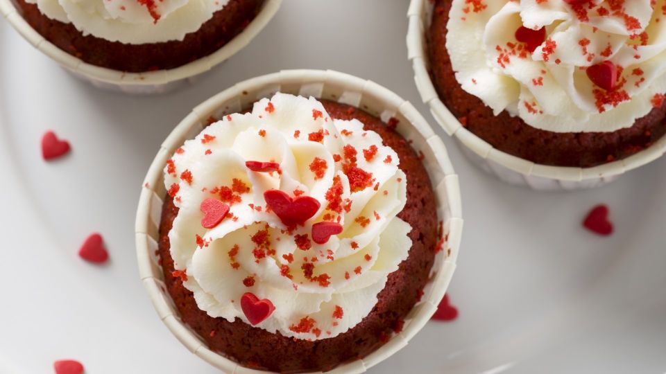 Кекс «Красный бархат» приготовите в кружке: испечется за 90 секунд