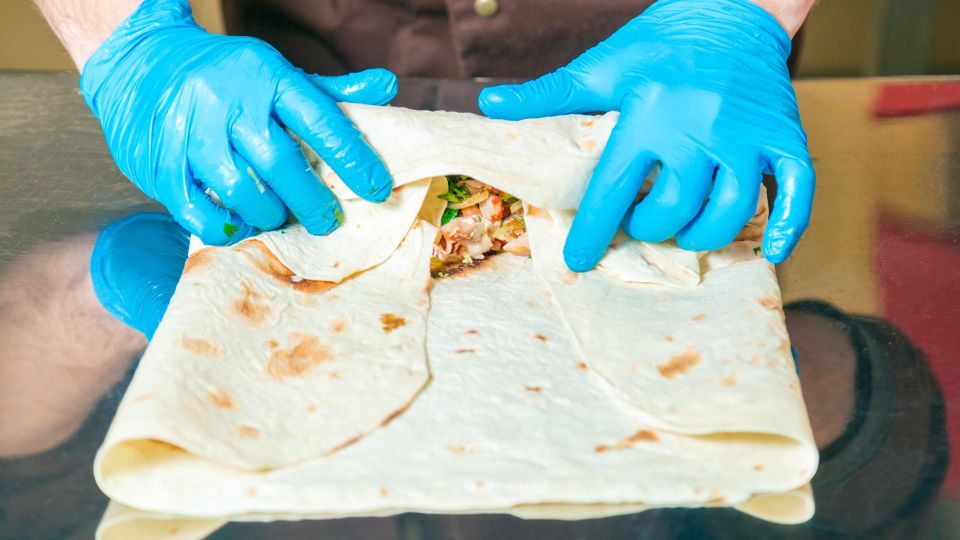 Тончайший лаваш своими руками: понадобится мука и еще два продукта