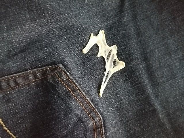 Как эффективно избавиться от жевательной резинки на одежде: 12 проверенных методов