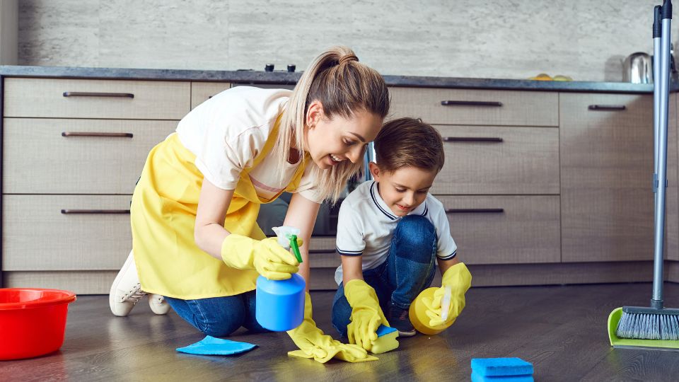 Как сделать уборку веселым занятием для родителей и детей