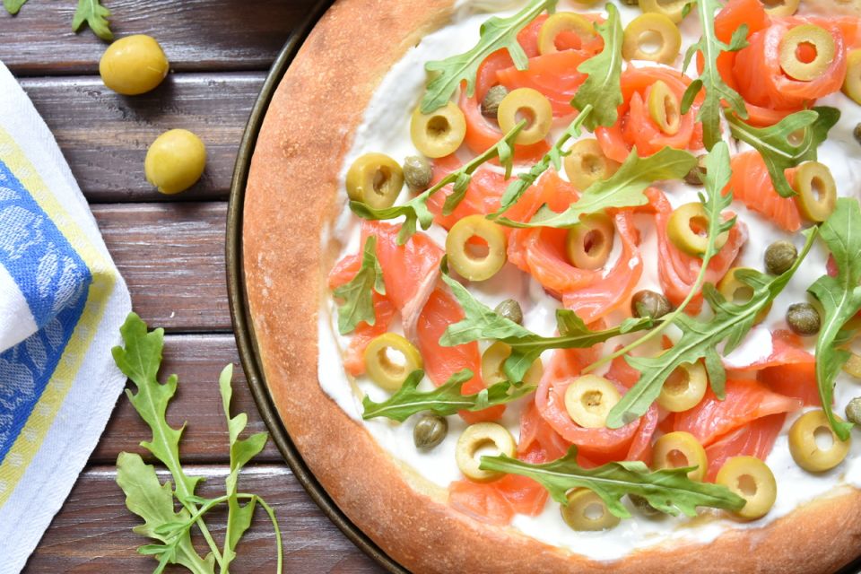 Невероятная белая пицца с лососем: секрет идеального теста