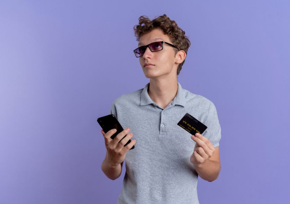 Когда ваши деньги становятся заложниками банка: как избежать блокировки счёта