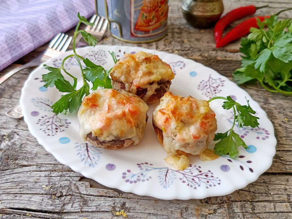 Приготовьте в домашних условиях удивительные фаршированные шампиньоны в стиле пиццы