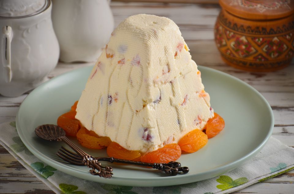Нежная творожная пасха с курагой и вишней — детский вкус в современном исполнении
