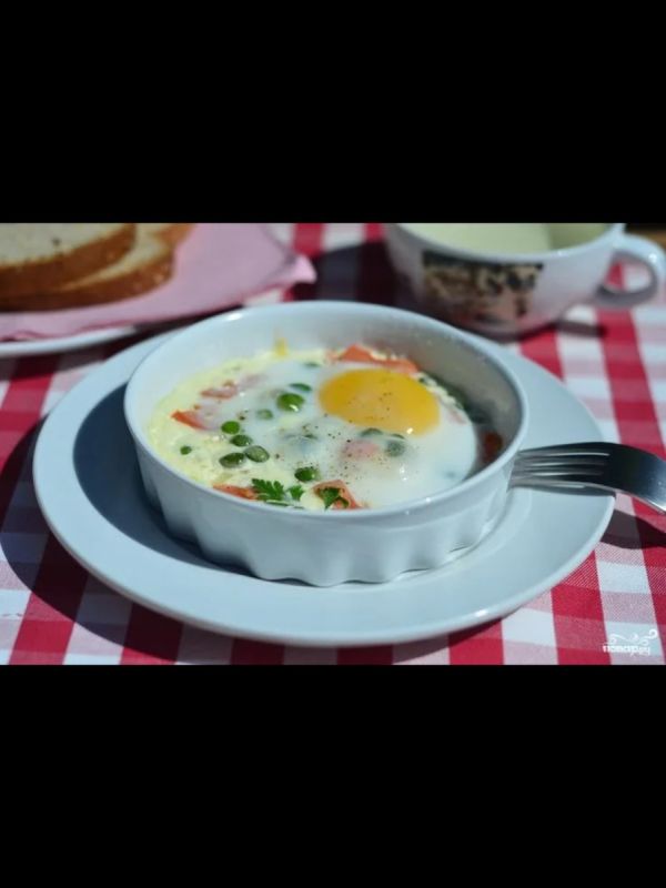 Как быстро и вкусно сварить яичницу в микроволновке