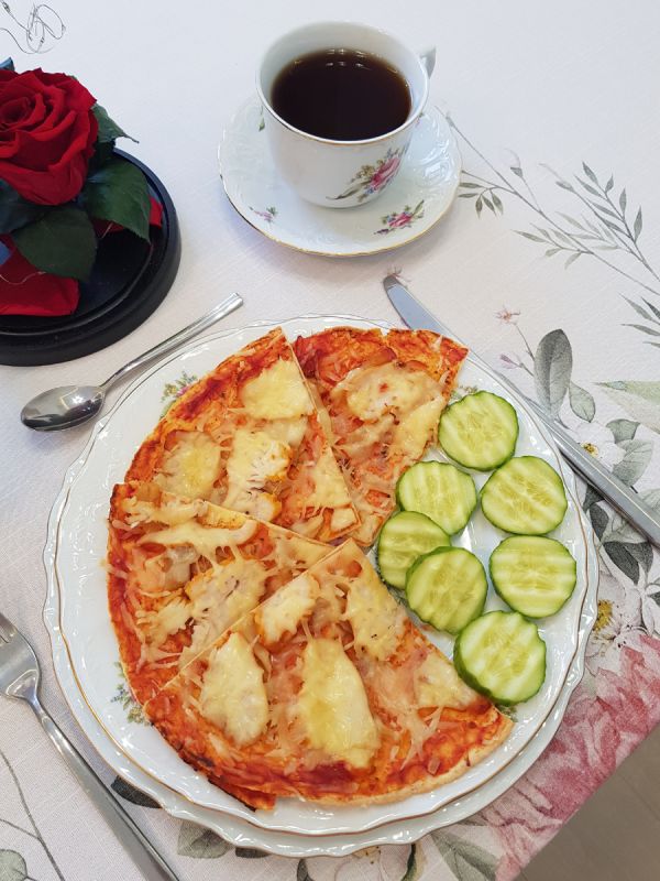 Гавайская пицца на тортильи за 25 минут: хрустящая, лёгкая и с маленьким секретом